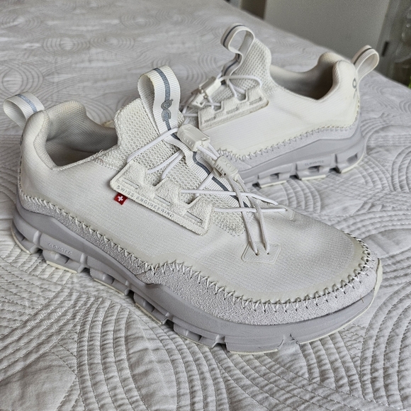 VGUC ON Running • Cloudaway Sneaker Running Ivory / Pearl cream off-white - Picture 1 of 16